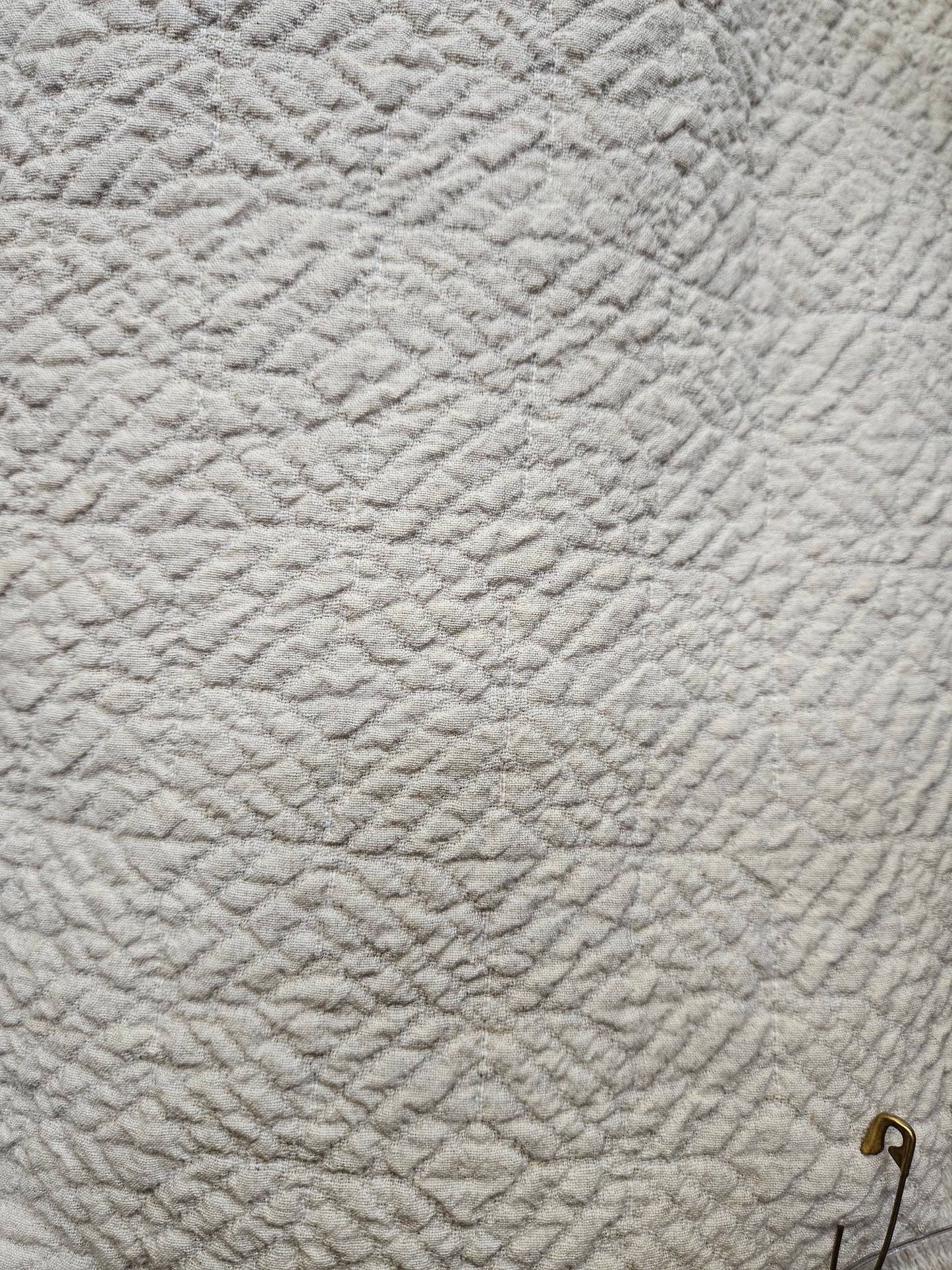 15942 Quilted Stripe Beige