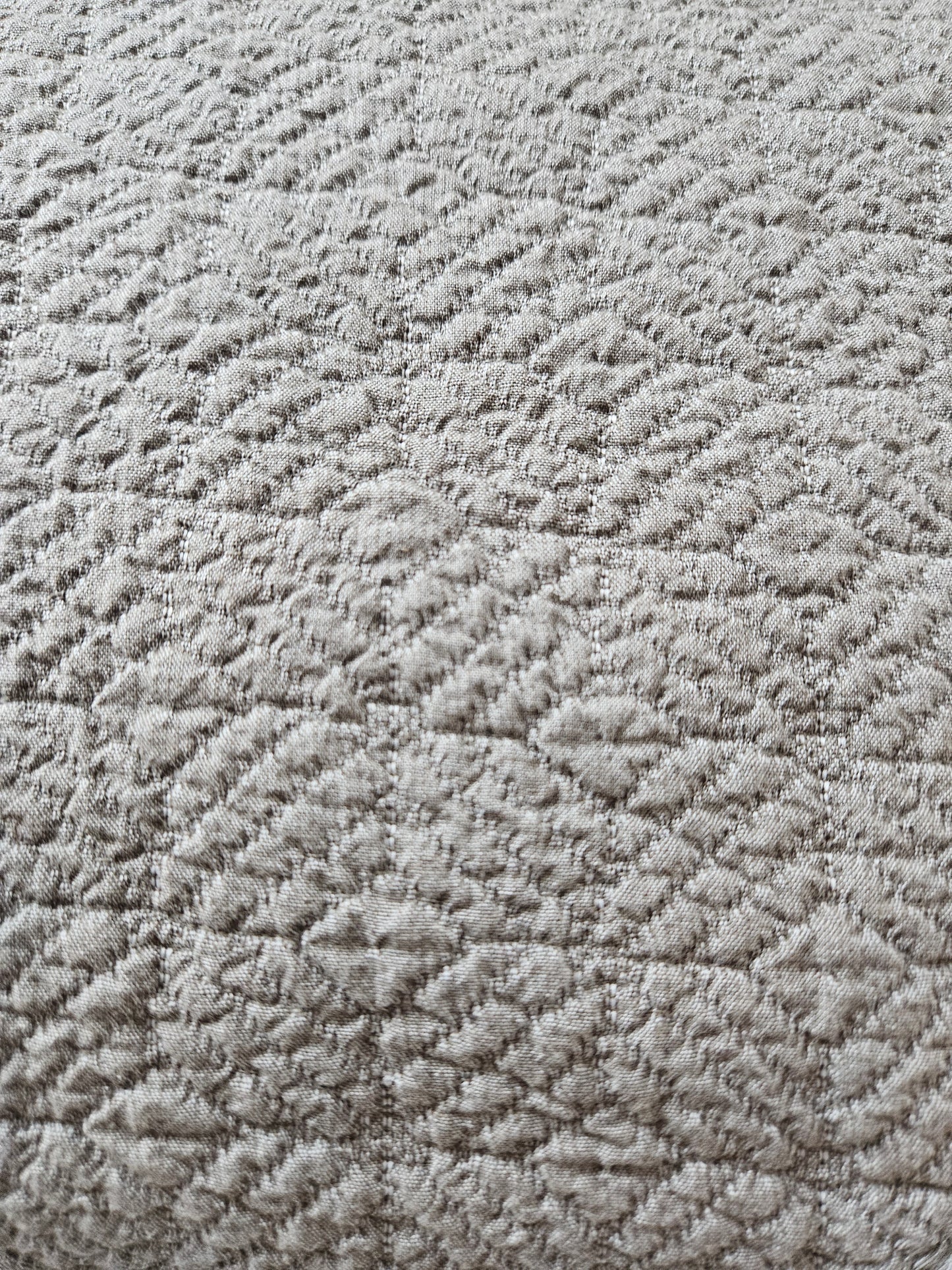 15943 Quilted Stripe Grey-110"