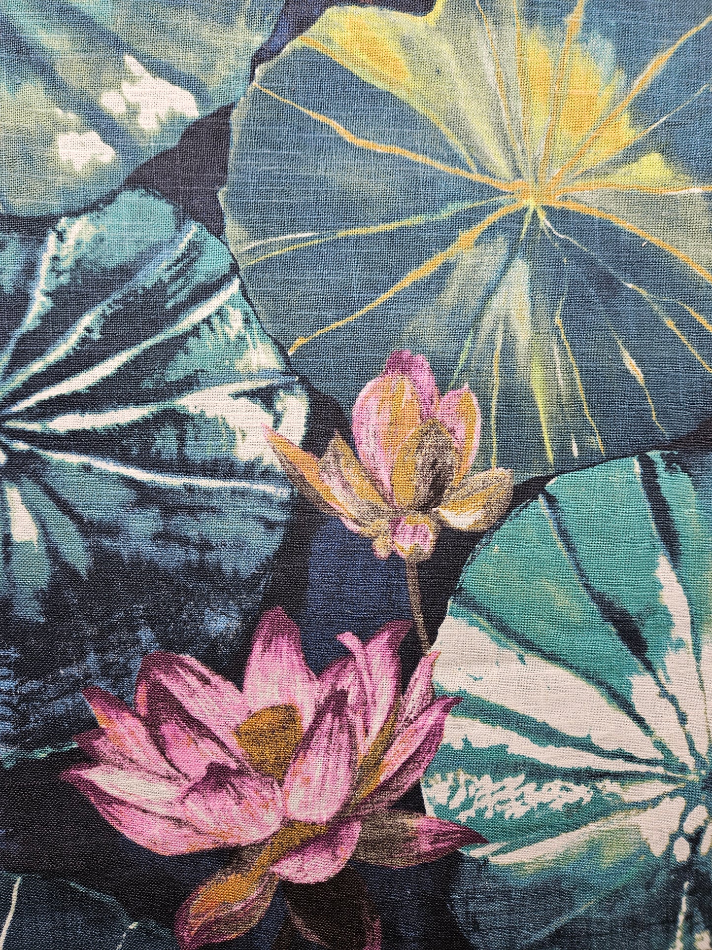 17572 Lily Pad Soft Linen Midnight DISCO