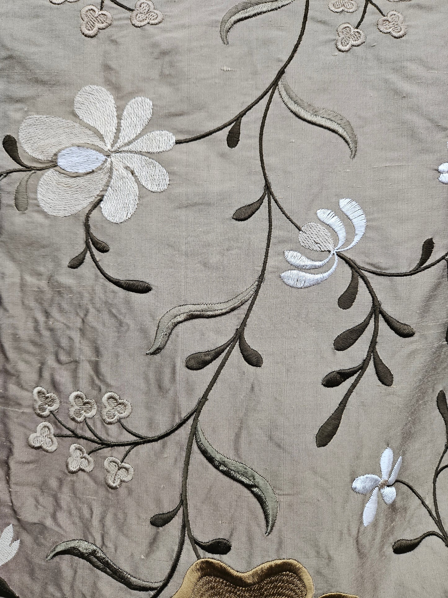 13653 Gill 100% Silk