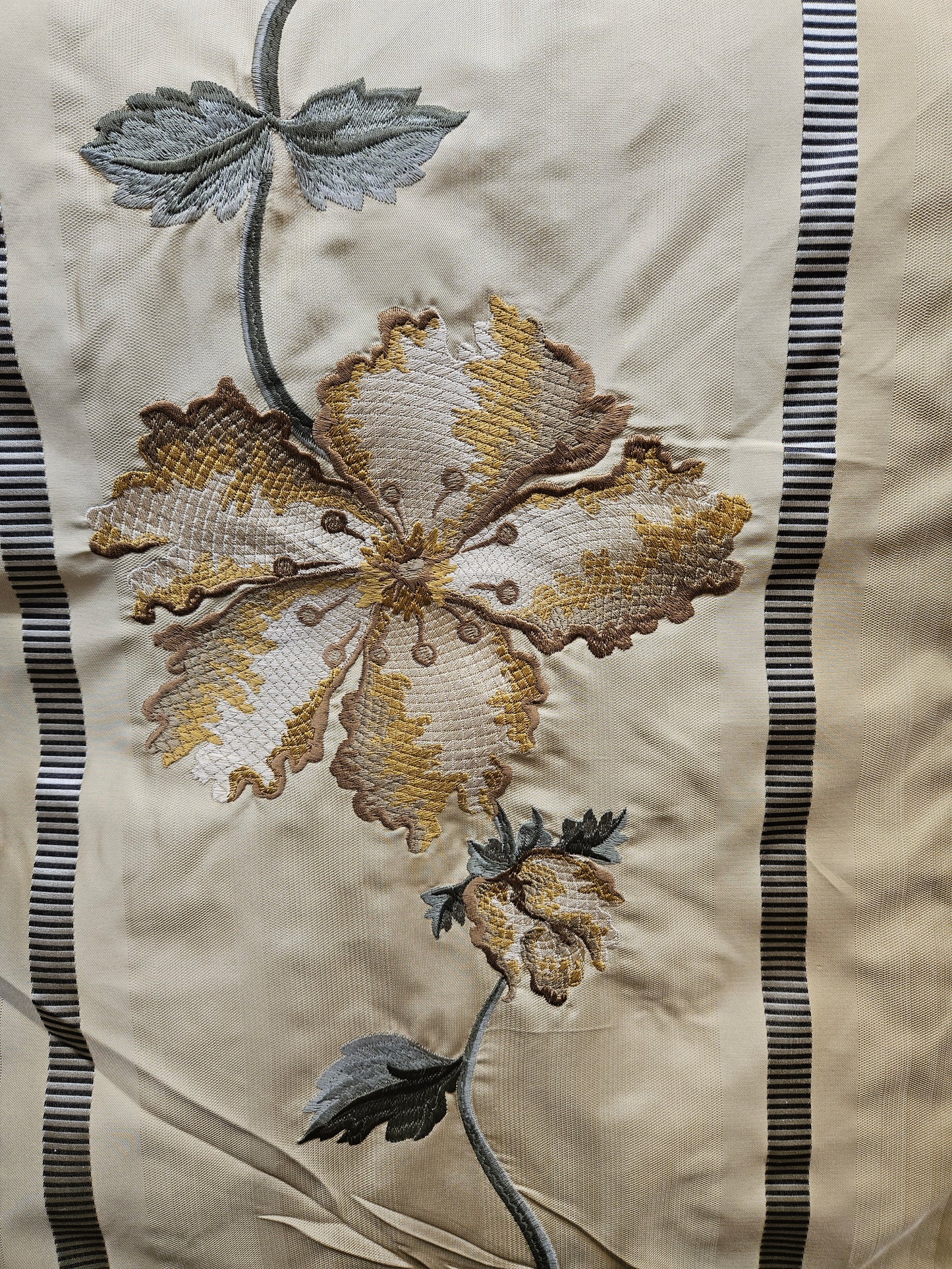 13262 Silk Embroidered w/St