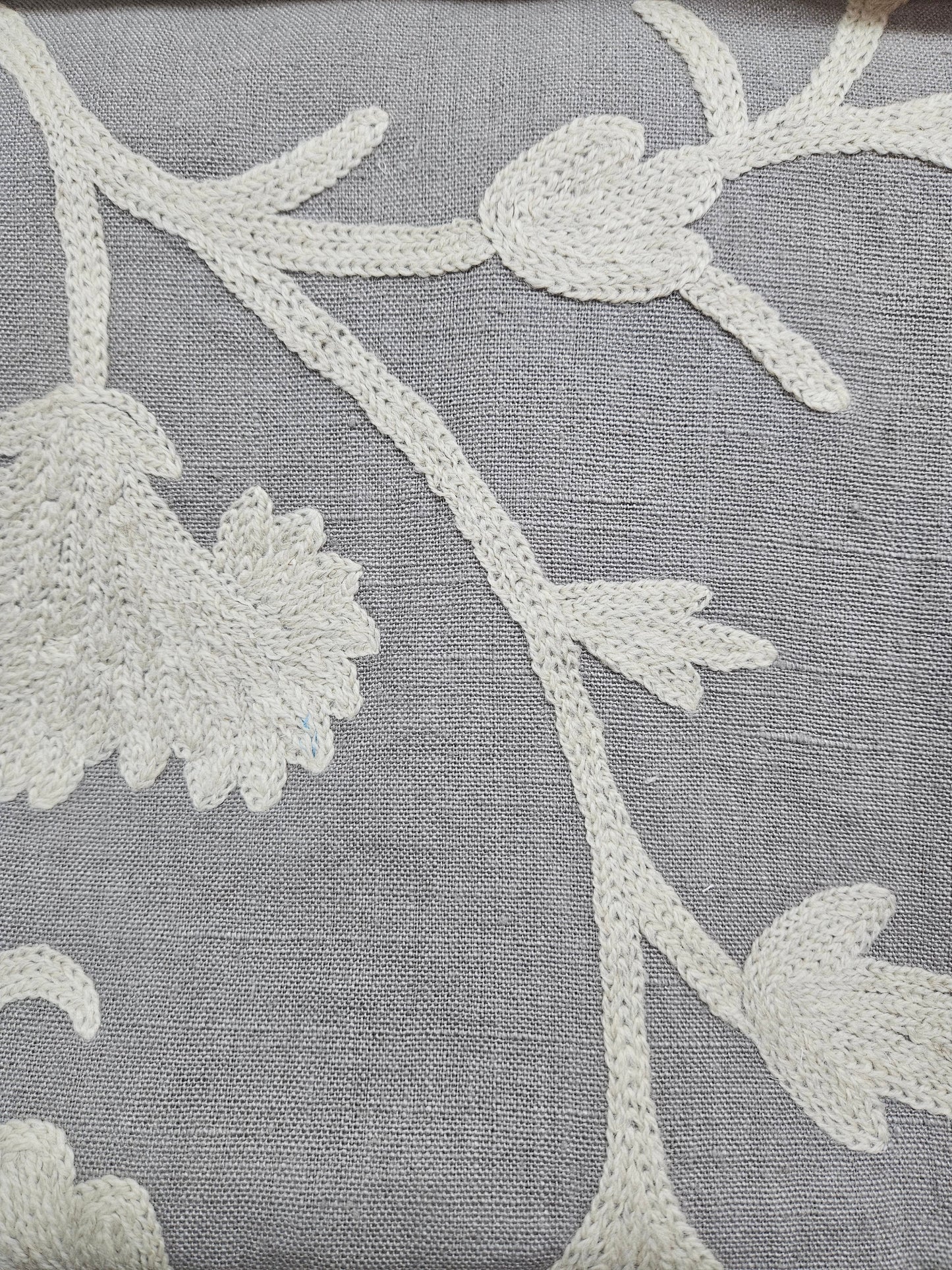 15700 Natural Crewel/Grey L